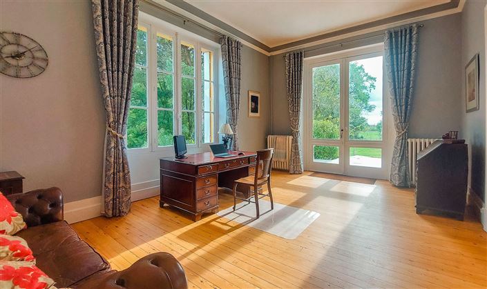 Image No.8-7 Bed House for sale