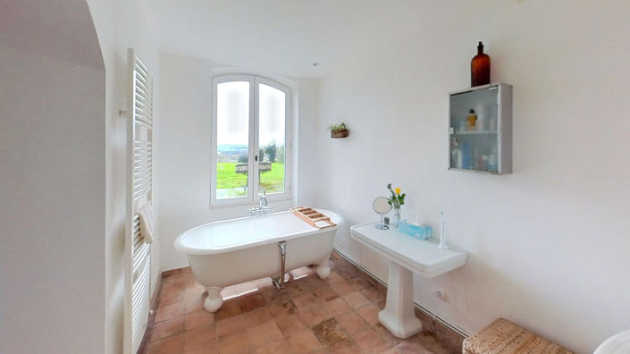 Image No.10-3 Bed House for sale