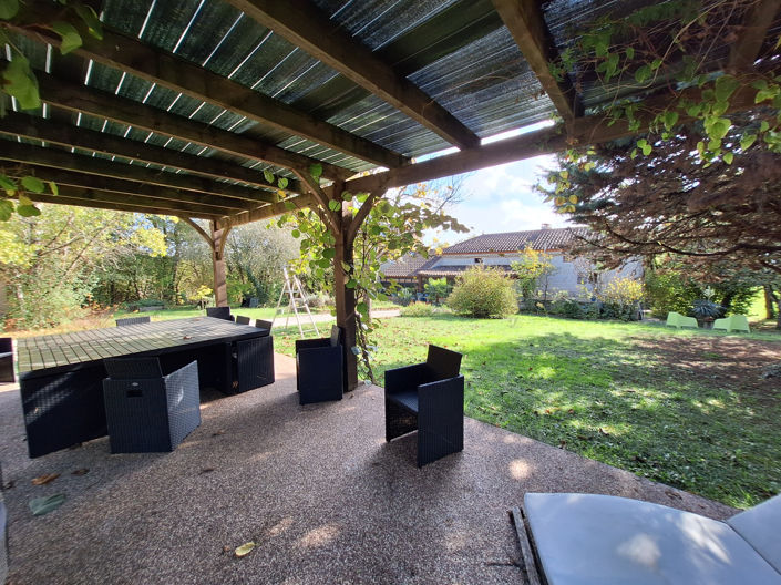 Image No.24-10 Bed Property for sale