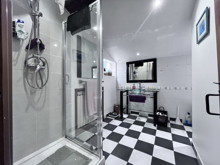 Image No.10-7 Bed House for sale