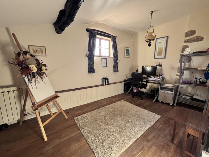 Image No.8-7 Bed House for sale