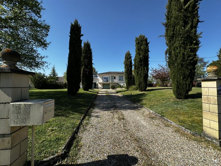 Image No.12-2 Bed Villa / Detached for sale