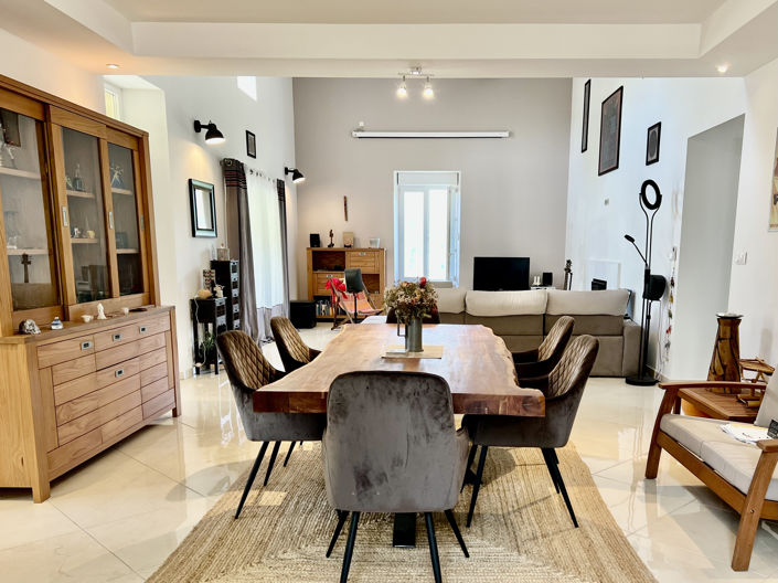 Image No.2-5 Bed House for sale