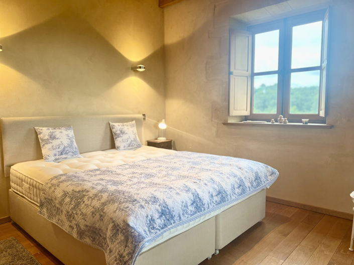 Image No.16-3 Bed Property for sale