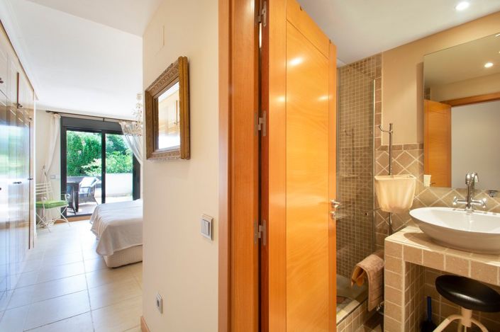 Image No.12-3 Bed Apartment for sale