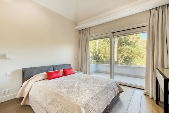 Image No.7-6 Bed Villa for sale