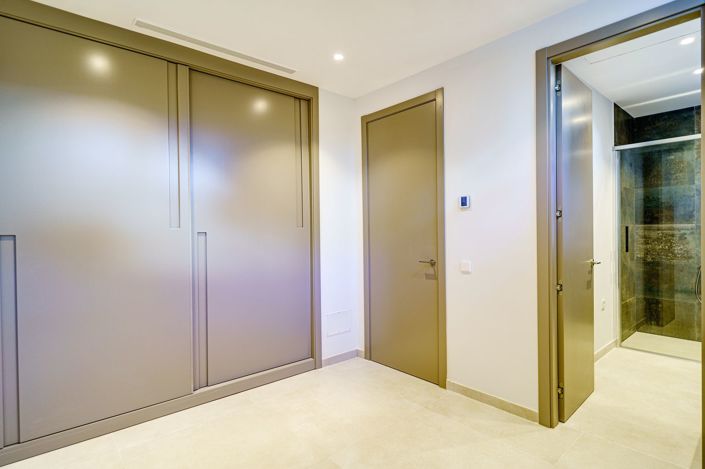 Image No.28-5 Bed Villa for sale