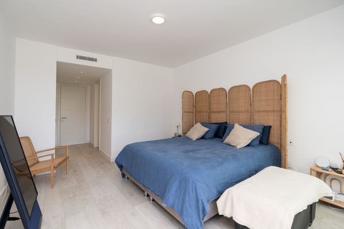 Image No.10-3 Bed Apartment for sale