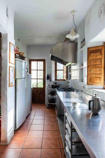 Image No.17-31 Bed Property for sale