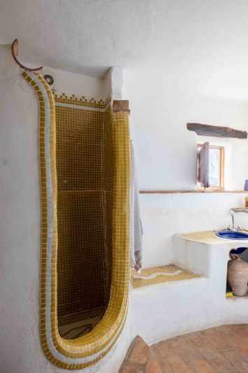 Image No.19-31 Bed Property for sale