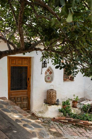 Image No.26-31 Bed Property for sale