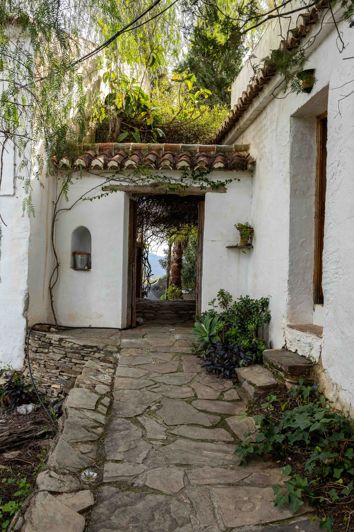 Image No.29-31 Bed Property for sale