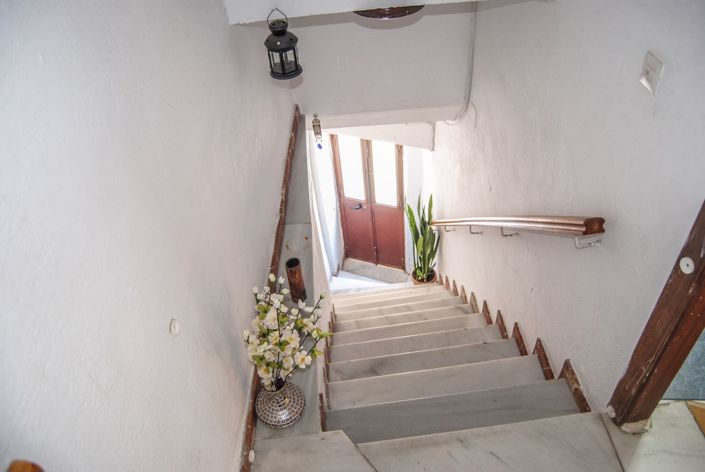 Image No.11-3 Bed House for sale