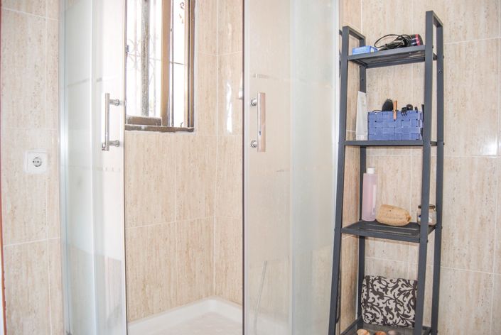 Image No.21-3 Bed House for sale