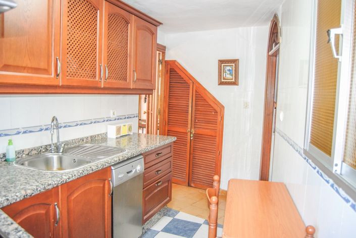 Image No.8-3 Bed House for sale