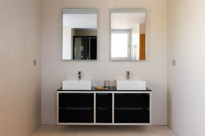 Image No.17-5 Bed Villa for sale