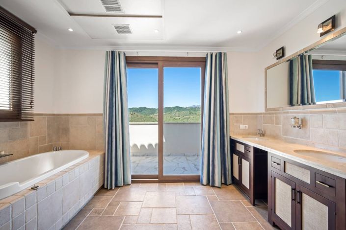 Image No.10-7 Bed House for sale