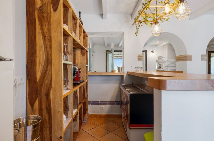 Image No.15-9 Bed Townhouse for sale