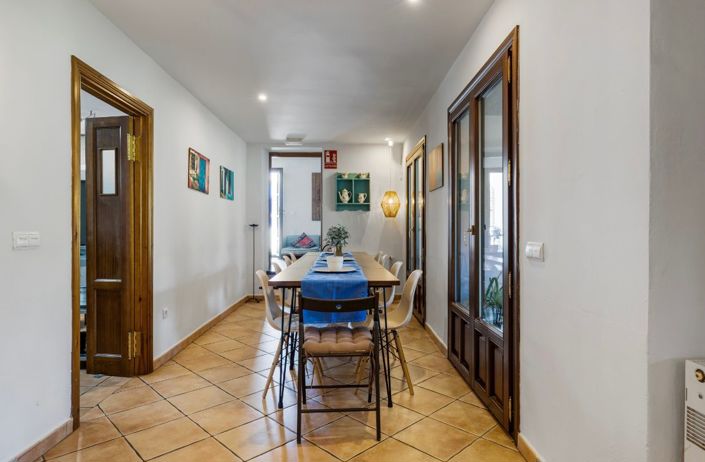 Image No.16-9 Bed Townhouse for sale