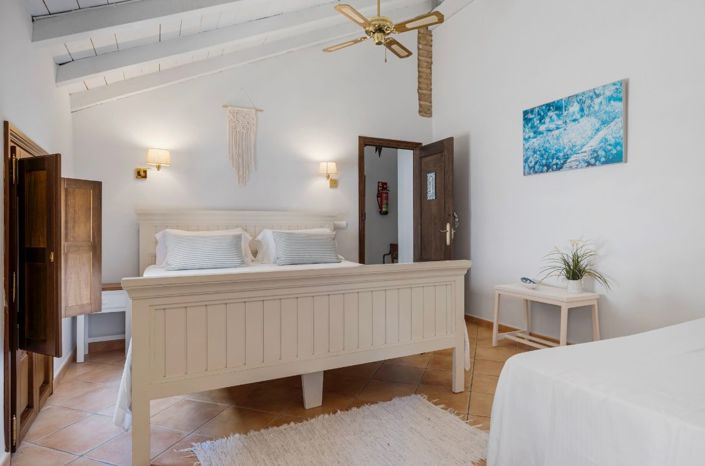 Image No.2-9 Bed Townhouse for sale