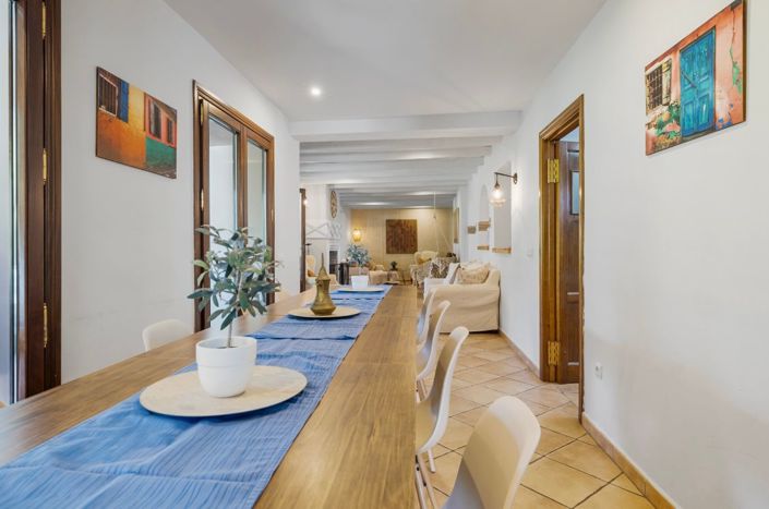 Image No.20-9 Bed Townhouse for sale