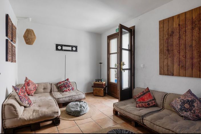 Image No.23-9 Bed Townhouse for sale