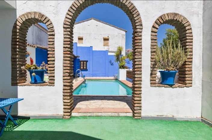 Image No.24-9 Bed Townhouse for sale