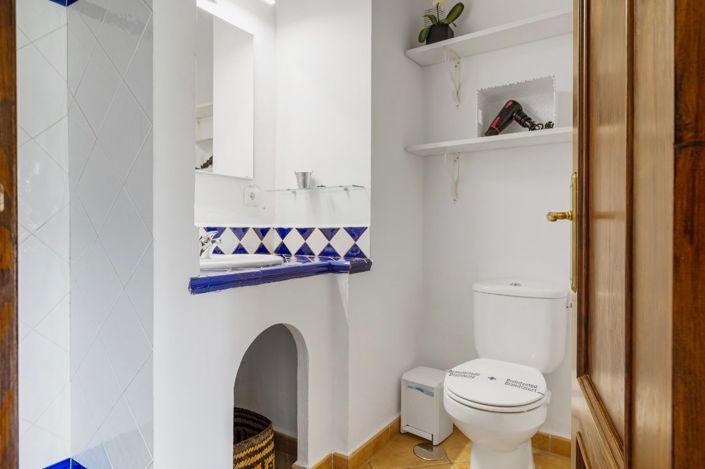 Image No.6-9 Bed Townhouse for sale