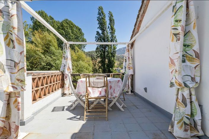 Image No.7-9 Bed Townhouse for sale