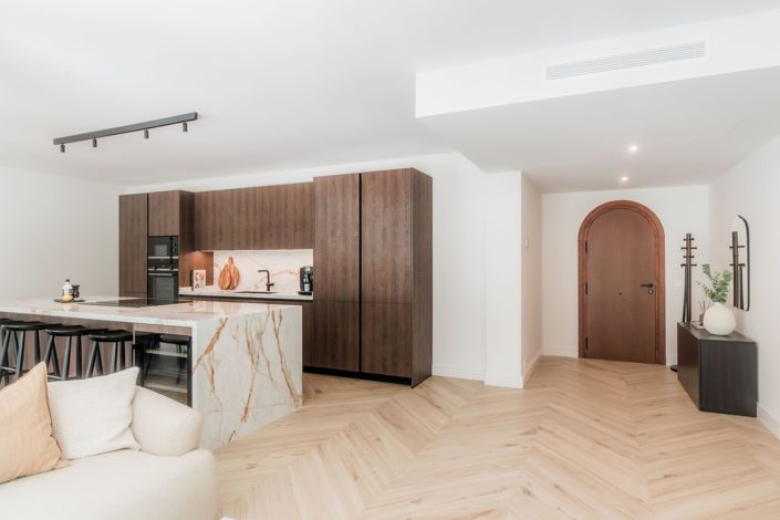 Image No.4-4 Bed Apartment for sale