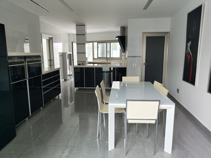 Image No.15-5 Bed Villa for sale