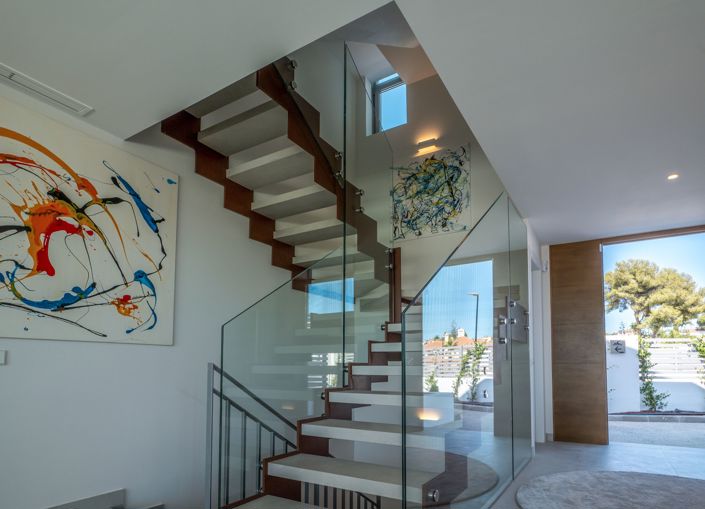 Image No.10-3 Bed House for sale