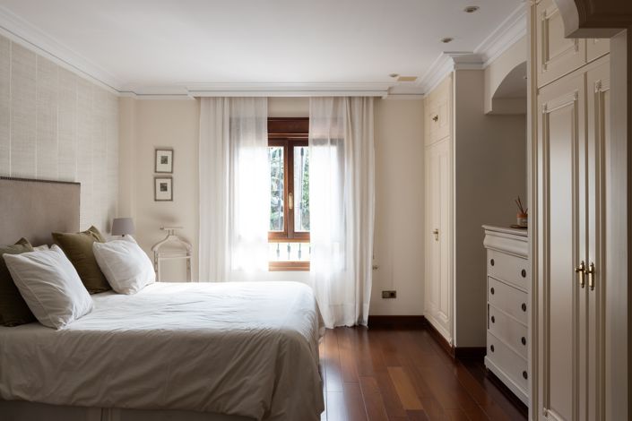 Image No.16-6 Bed House for sale