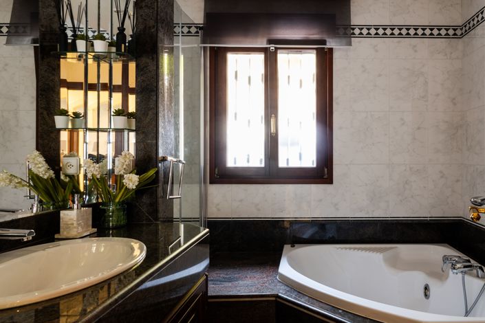 Image No.19-6 Bed House for sale