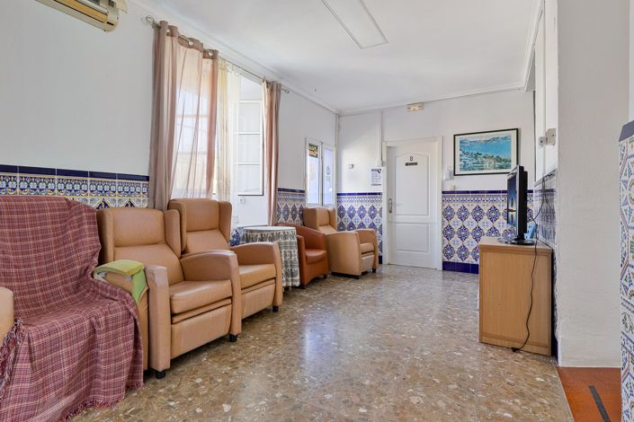 Image No.30-12 Bed Property for sale