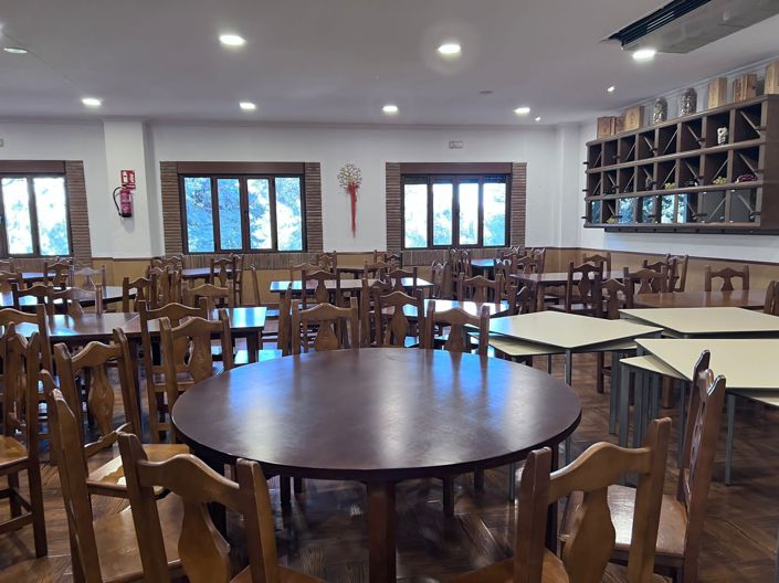 Image No.10-4 Bed Restaurant for sale