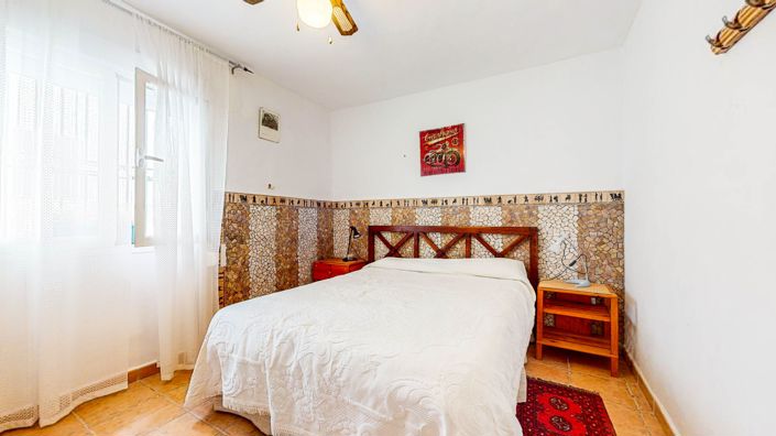 Image No.14-6 Bed Townhouse for sale