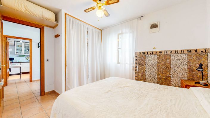 Image No.15-6 Bed Townhouse for sale