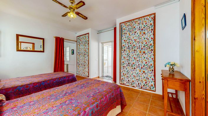 Image No.19-6 Bed Townhouse for sale