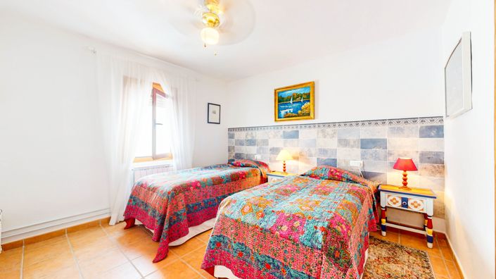 Image No.29-6 Bed Townhouse for sale