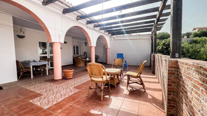 Image No.8-6 Bed Townhouse for sale