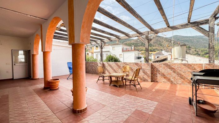 Image No.11-6 Bed Townhouse for sale