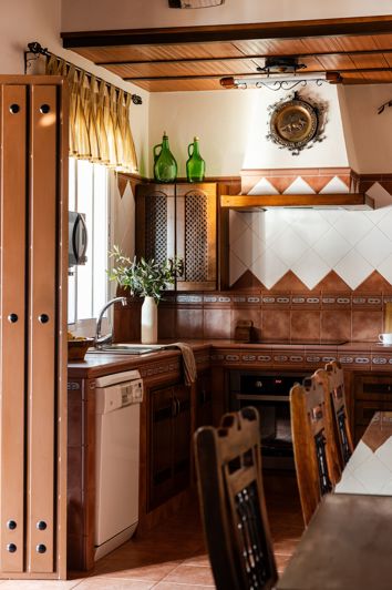 Image No.17-5 Bed House for sale