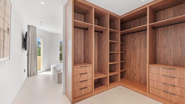 Image No.17-3 Bed Townhouse for sale