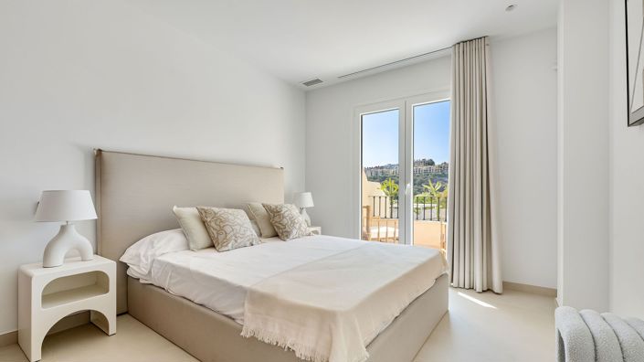 Image No.19-3 Bed Townhouse for sale