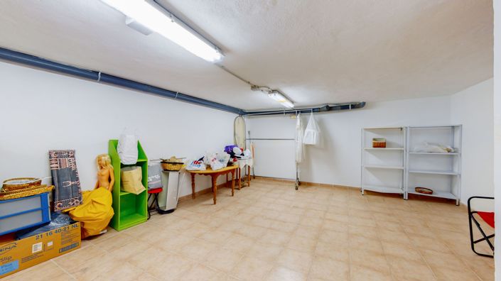 Image No.14-1 Bed Commercial for sale