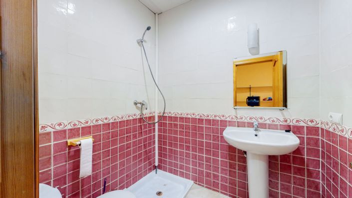 Image No.3-1 Bed Commercial for sale