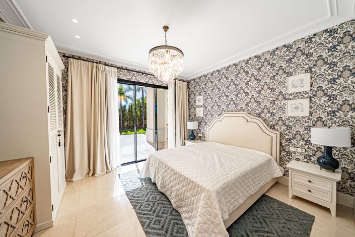 Image No.12-6 Bed Villa for sale