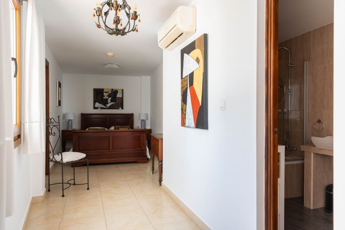 Image No.28-10 Bed Hotel for sale