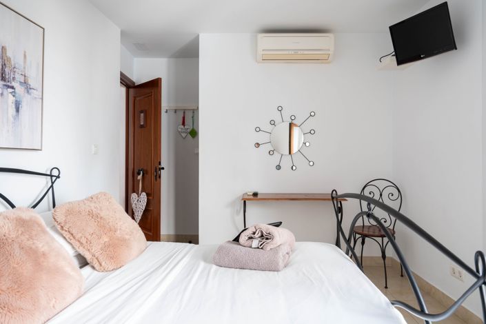 Image No.15-10 Bed Hotel for sale